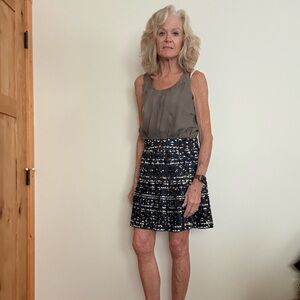 Stylish Women's Patterned Skirt with Pleats